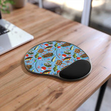 Load image into Gallery viewer, Mouse Pad With Wrist Rest - Goin&#39; Fishing
